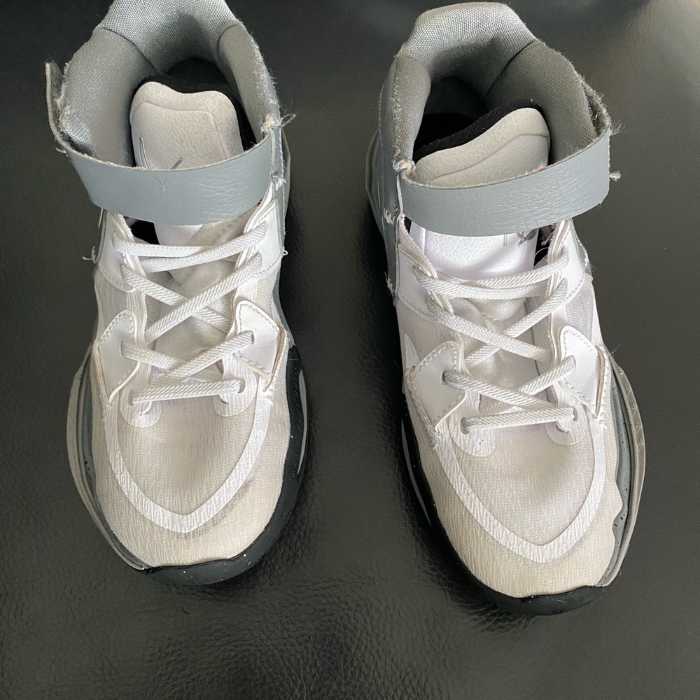 Boys Kyrie Irving sneakers size 2.5